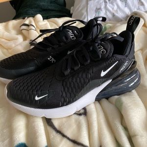 Nike Women’s Air Max 270 Black/White Size 7